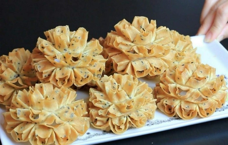 Dok Jok Brass Mold Thai Crispy Lotus Blossom Cookies Sunflower 4.13", Gold gallery