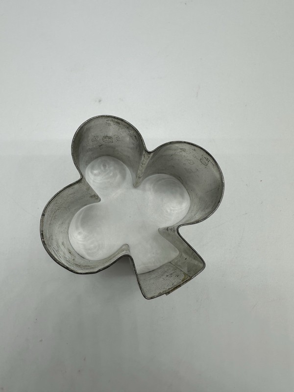 VTG Cookie Cutter Deep St Patrick's Day Irish Club Clover Shamrock Biscuit gallery