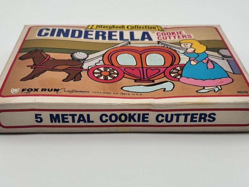 Vintage Cinderella Storybook Collection 5 Cookie Cutters 1986 Made by Fox Run gallery