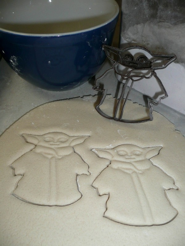 BABY YODA CHILD ADORABLE GREEN SPACE BABY STAR WARS COOKIE CUTTER USA PR3301 gallery