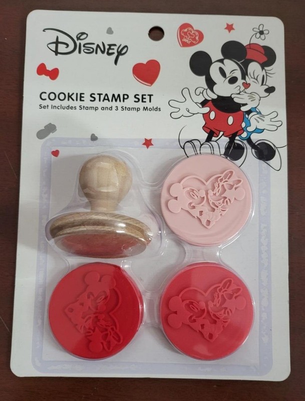 Disney Cookie Stamp Set Minnie Mouse 3 – 2″ Molds & 1 Wood Stamper Handle