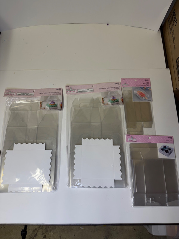 Lot of 4 Clear Treat Boxes With Inserts Bakery Cupcake Cookie Favor Gift Packagi