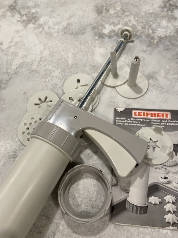 Leifheit cookie maker, dies & instruction booklet gallery