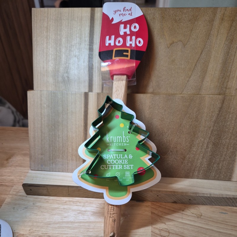 SPATULA AND COOKIE CUTTER!!! BRAND NEW!!!!