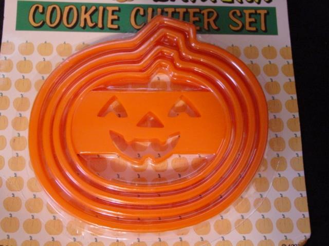 (4) Hermitage Pottery HALLOWEEN Plastic COOKIE CUTTERS - PUMPKINS Jack-O-Lantern gallery