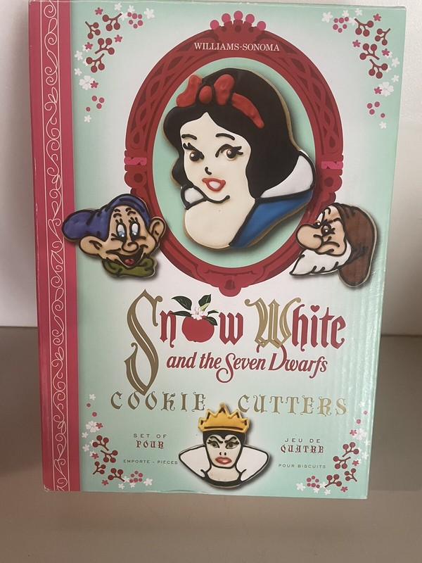 Cookie Cutters Disney Williams Sonoma Snow White and Seven Dwarfs Instructions gallery