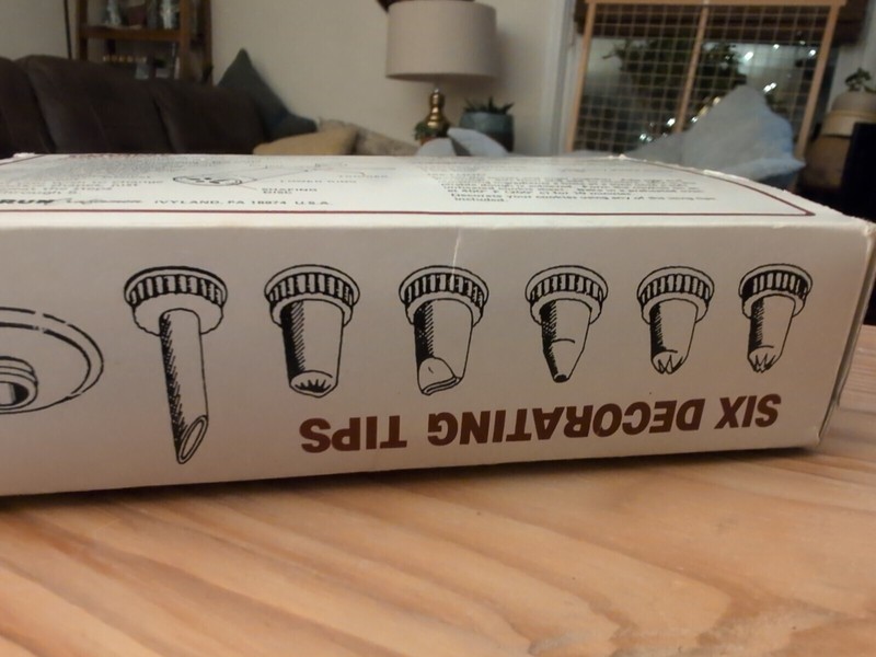 Cookie Press And Cake Deborator with six decorating tips gallery