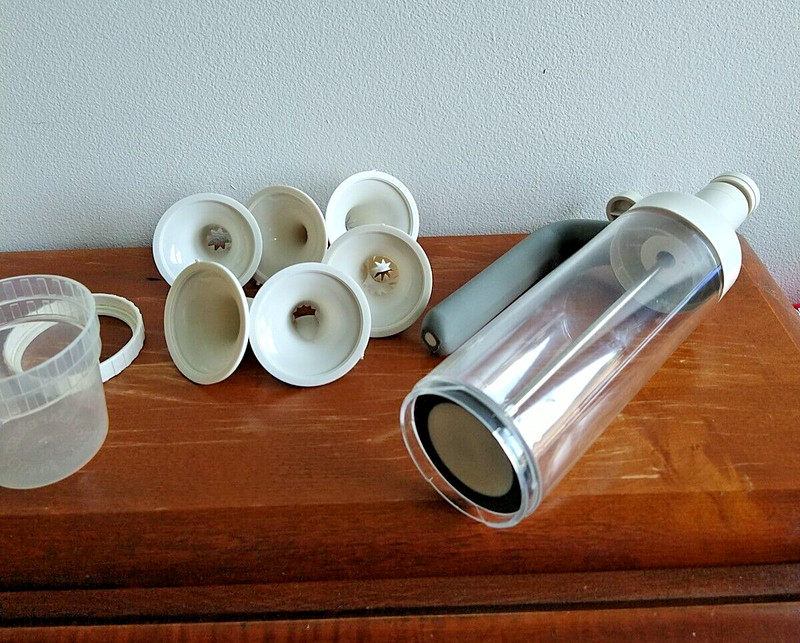 Vtg Pampered Chef Easy Accent Decorator 1775 Icing Baking Kitchen Eggs 6 nozzles gallery