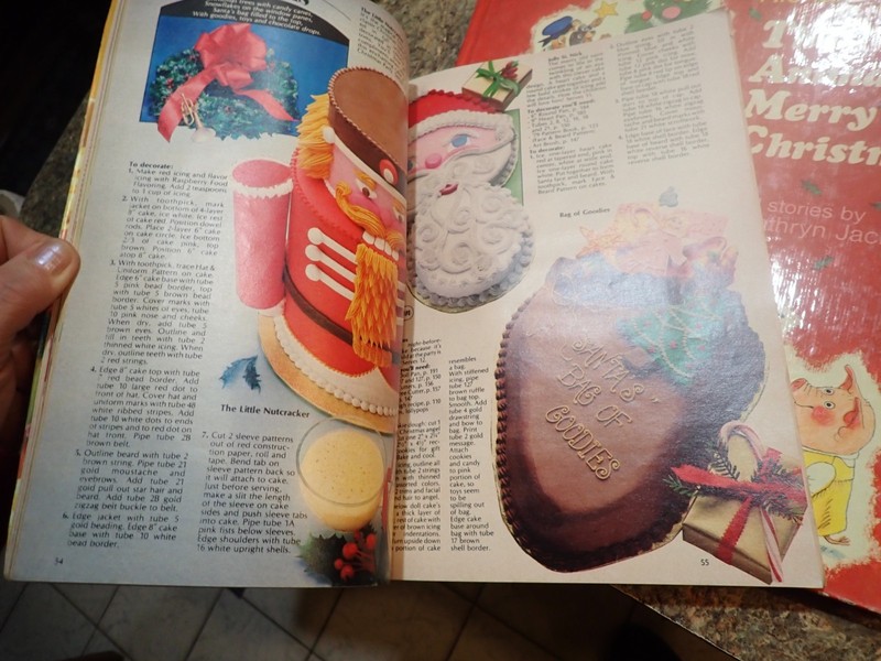 Wilton Cake Decorating ~ 1979 Yearbook - softcover gallery