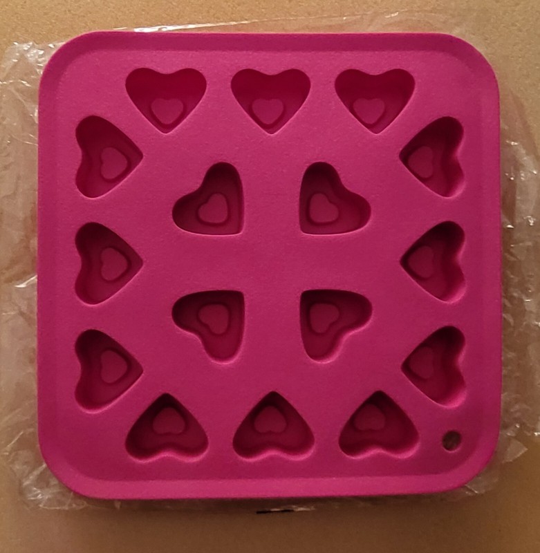 SILICONE Valentine Bakeware HEART MOLD 7″ x 7″ (16 – 1″ Hearts)