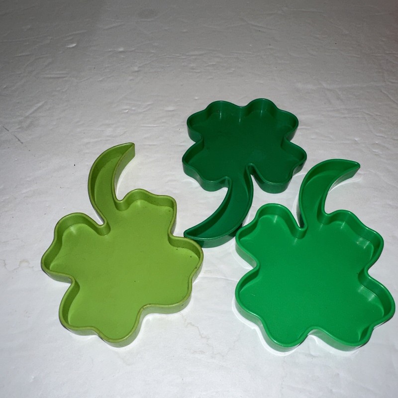 Dark Green light Tupperware 4 1/2″ Shamrock Clover Cookie Cutter Art Mold 3