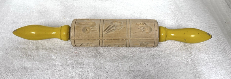 Vintage Yellow Wood Embossed Birds Ducks Tracks Springerle Cookie Rolling Pin