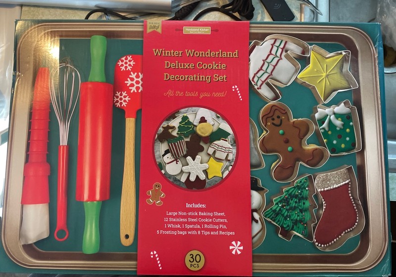 New Handstand Kitchen Winter Wonderland Deluxe Cookie Decorating Set 30 Pieces
