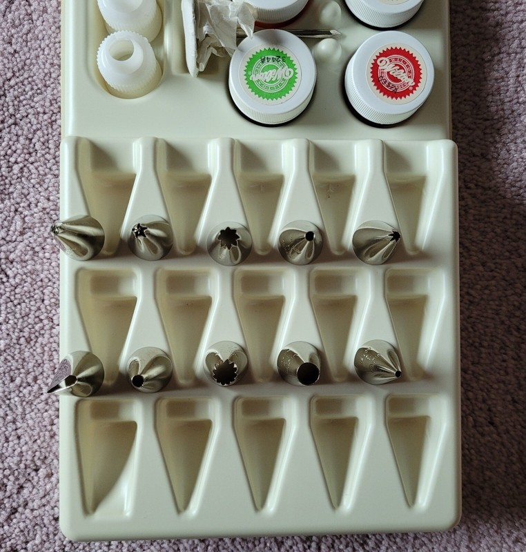 Vintage Wilton 36 Piece Deluxe Cake Decorating Set gallery