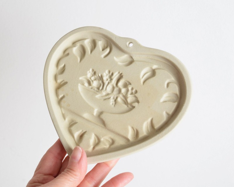 The Table Heart – The Pampered Chef, 6″ – Vintage Cookie Mold, 1999