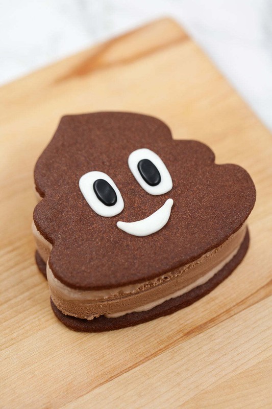 2 Wilton Rosanna Pansino Poop Swirl Emoji Cookie Cutter-Nerdy Nummies