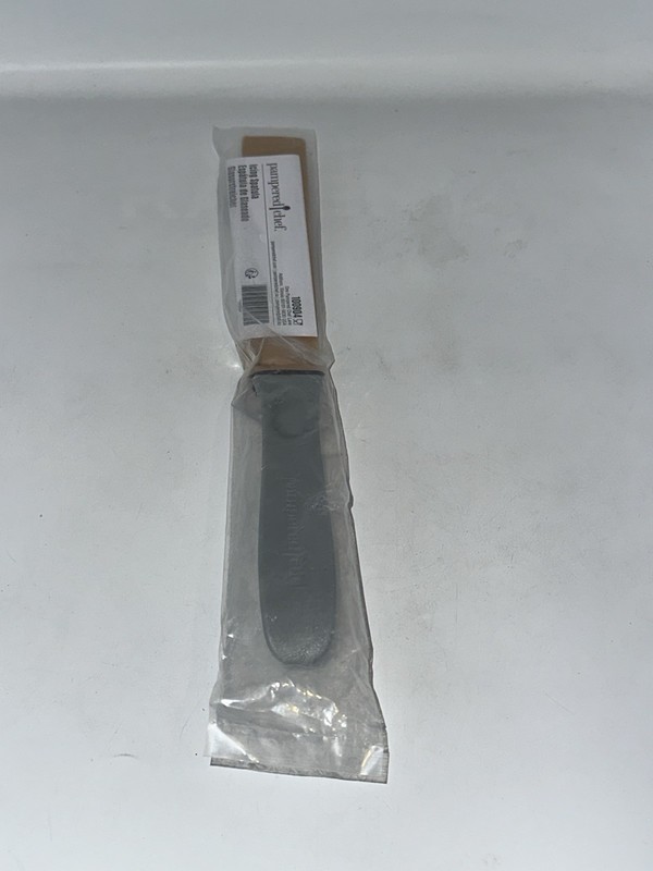 Pampered Chef Icing Spatula #100904 – Brand New and Sealed – Cake decorating