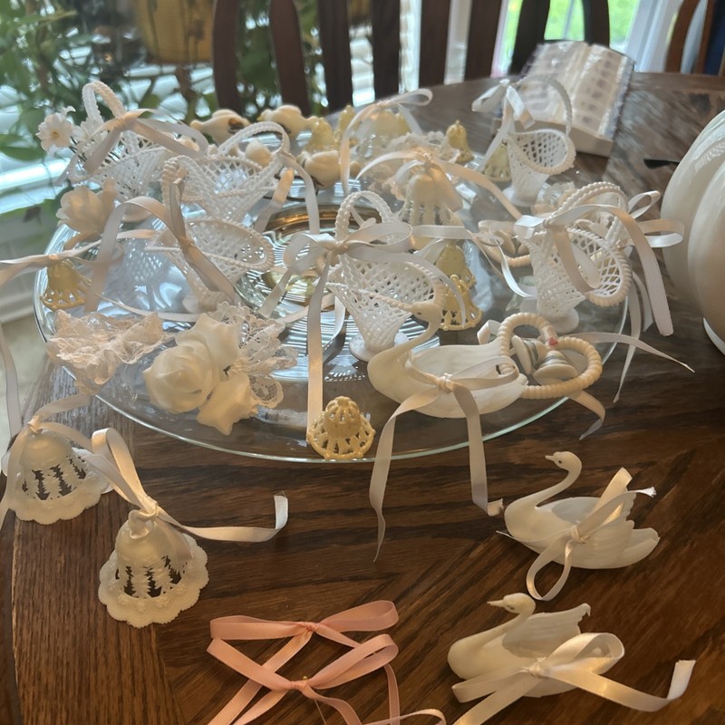 Lot Vintage Wedding Decor Cake Toppers Decor MiniPlastic Baskets, Swans Bells