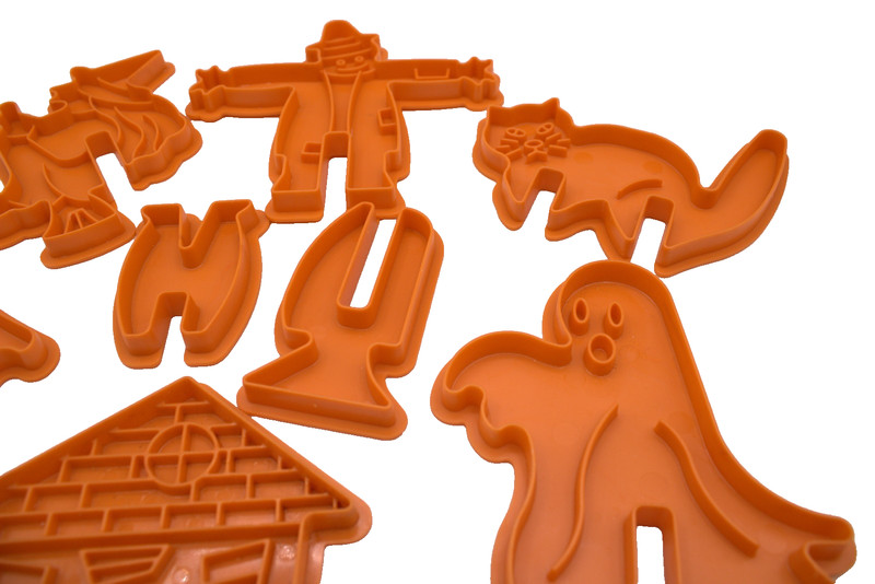 Nordic Ware Halloween 3D Cookie Cutter Set Witch Ghost Scarecrow Pumpkin 12 Pcs gallery