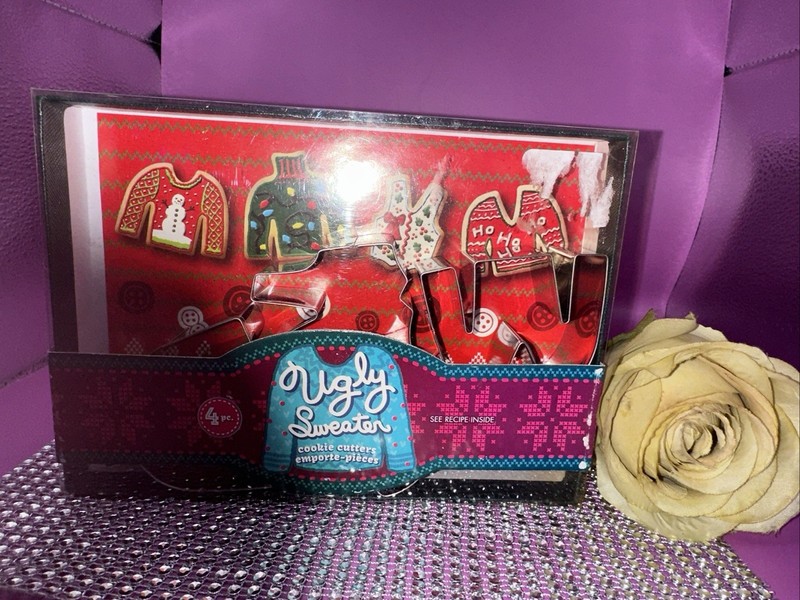 NEW. UGLY SWEATER SET of 4 Cookie/Pastry Cutters FOX RUN. Recipe Inside The Box.