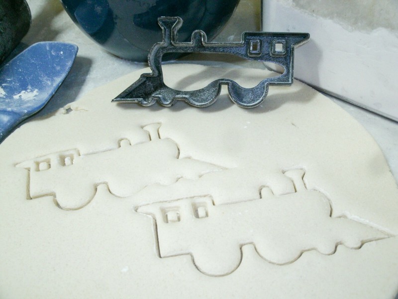 TRAIN ENGINE LOCOMOTIVE BAKING SPECIAL OCCASION CAKE COOKIE CUTTER USA PR279L gallery