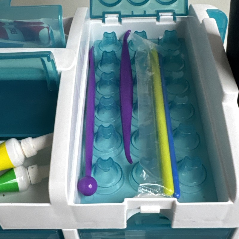 WILTON Ultimate Cake Decorating Set Tool Kit Caddy READ See photos for contents gallery