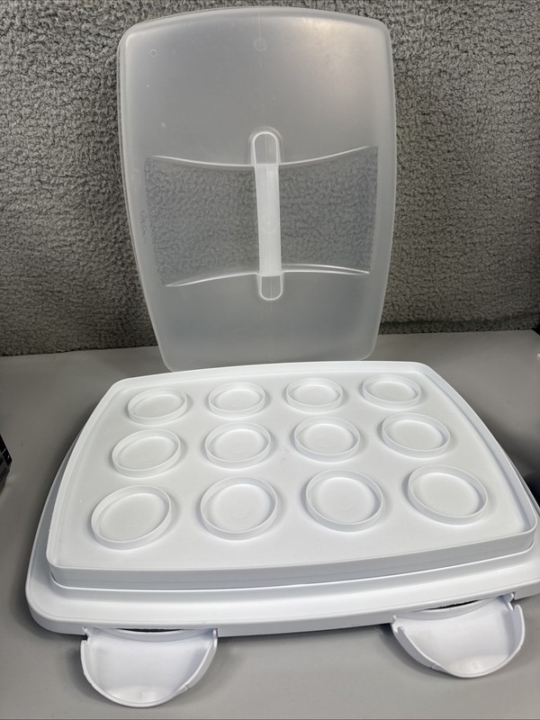 Wilton Ultimate 3 in 1 Caddy Cupcake Cake Holder Carrier Tote 18x14x5.5 USA 2012 gallery