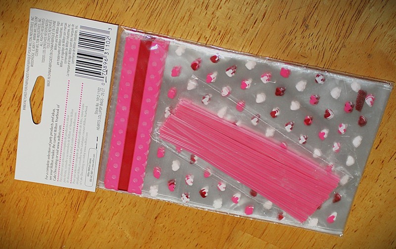 Wilton ~ 25 LOLLIPOP BAGS w/TWIST TIES (Clear w/Hearts) #1912-1102 - NEW - 4"X6" gallery
