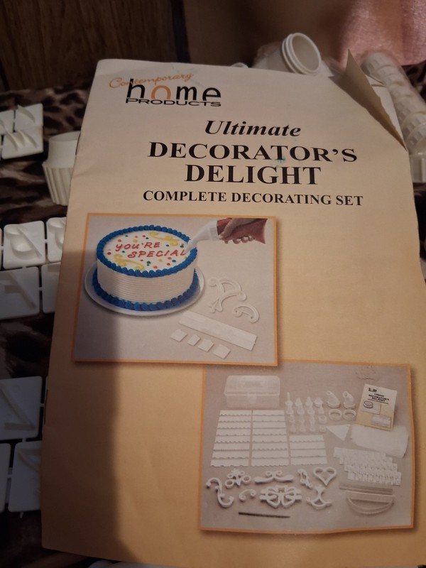 Contemporary Home Products Decorator's Delight Complete Cake Decorating Kit gallery