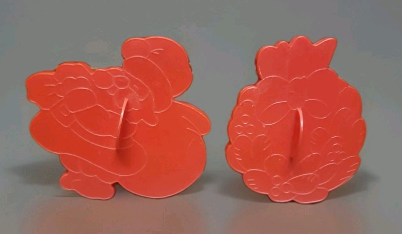 1978 Wilton Plastic Cookie Cutter Set of 2 Christmas Themed – Santa & Wreath