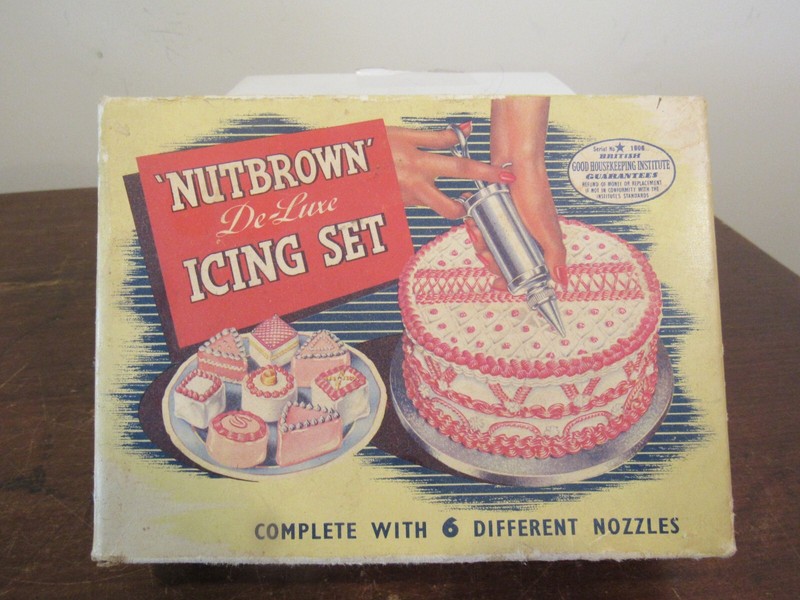 Nutbrown De Luxe Icing Set Made in England