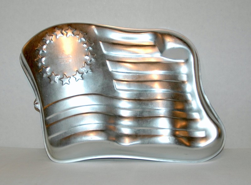 Wilton 13 Original Colonies American Flag Cake Pan - 1974 - #502-283 gallery