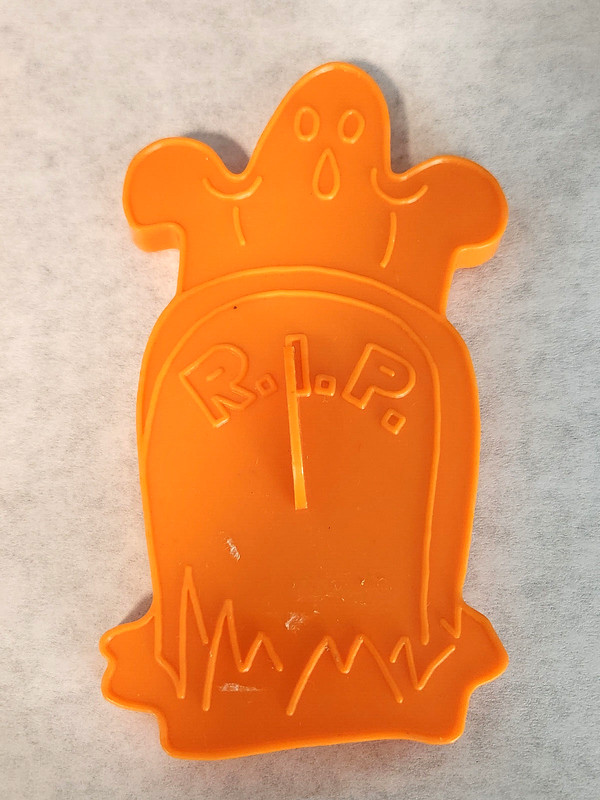 Vintage 1980's Wilton Halloween Cookie Cutters Asst Lot / Set of 14 - Excellent gallery