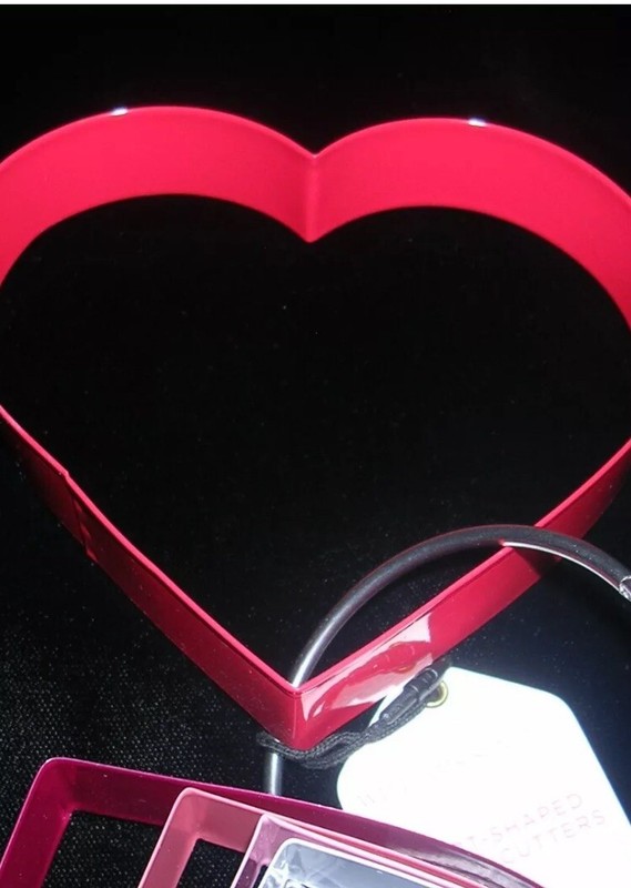 WILLIAMS SONOMA VALENTINE HEART COOKIE CUTTERS SET OF 5 POWDER CTD STAINLESS NWT gallery