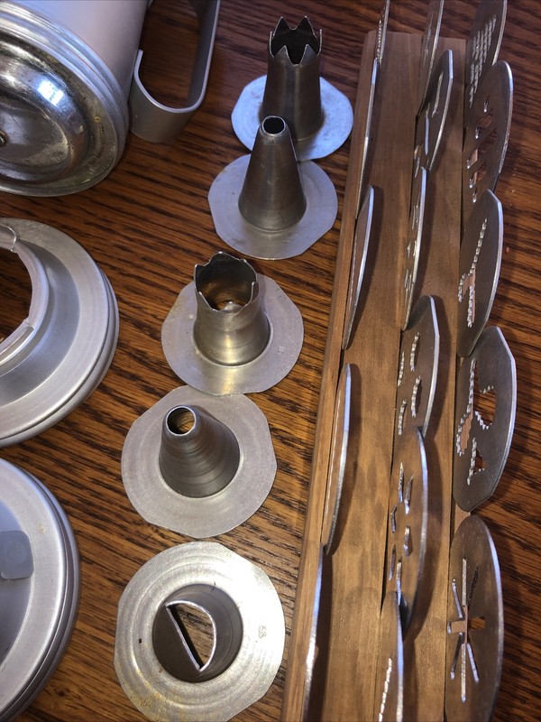 Mirro Cookie and Pastry Press Vintage Aluminum 5 Tips 16 Disc 2 Heads USA gallery