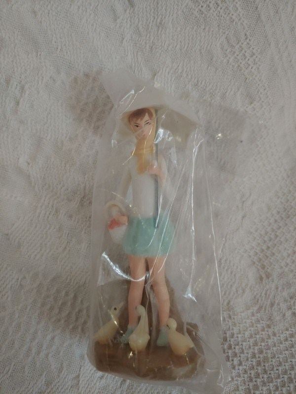 Unused In Package 1973 Girl Umbrella Ducks Geese Basket Wilton 1306-605 Hong Kon