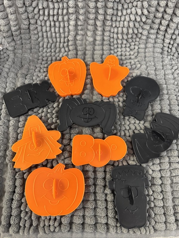 Wilton - 10 Spooky Cookie Cutter Set - Great For Making Halloween Treats - New gallery