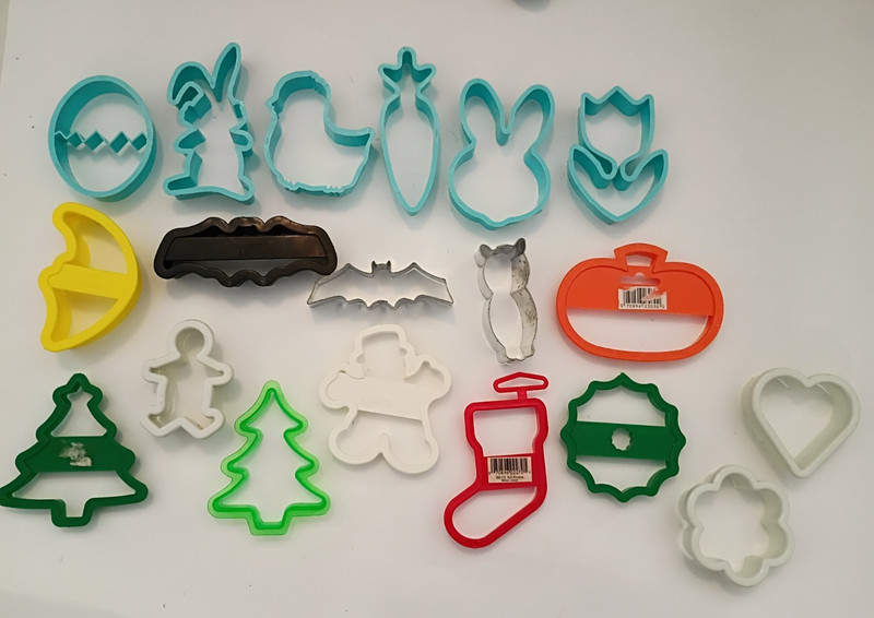 Cookie Cutters Easter, Halloween, Christmas, Flower, Heart Lot of 19 gallery