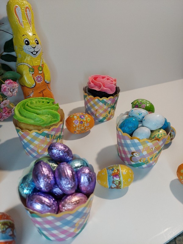 10 Festive Easter/Spring Cupcake Liners gallery
