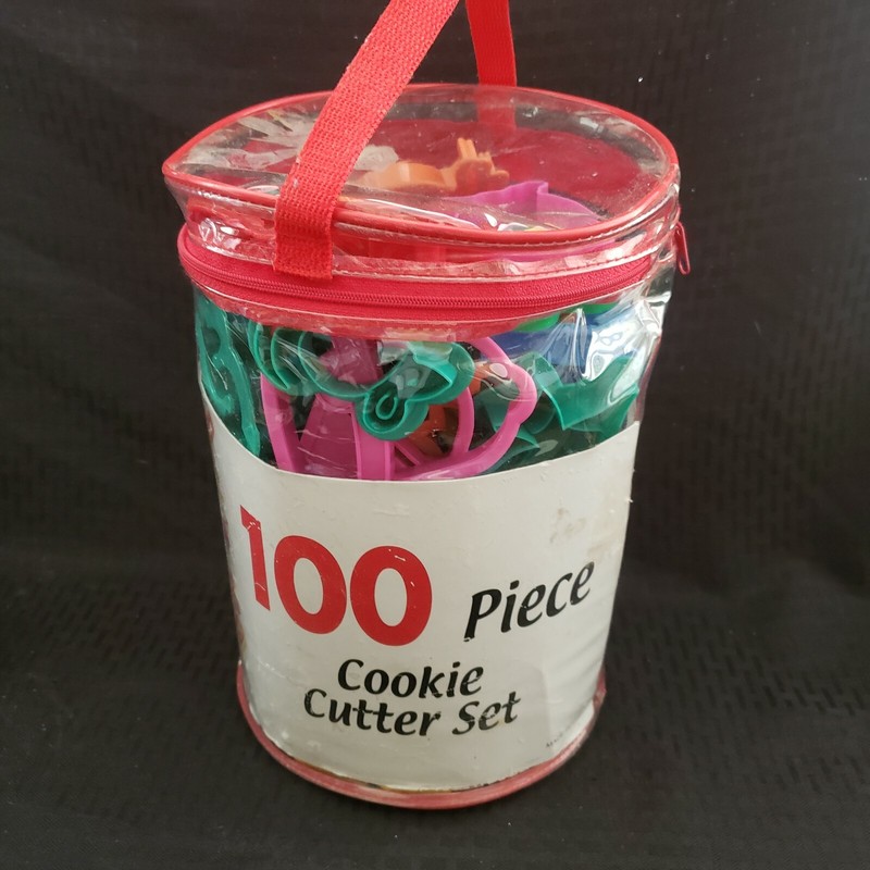100 Piece Plastic Cookie Cutter Set