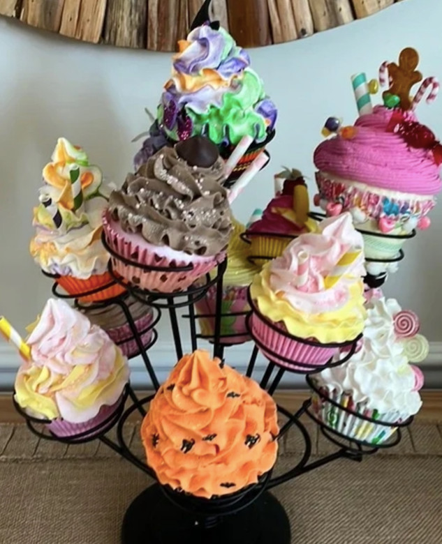 Cupcake Stand Wilton Flair 307-666 Silvertone Metal 4 Tier Round gallery