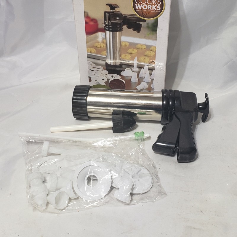 Cook’s Works Cookie Press with 14 Cookie Discs and 8 Icing Tips