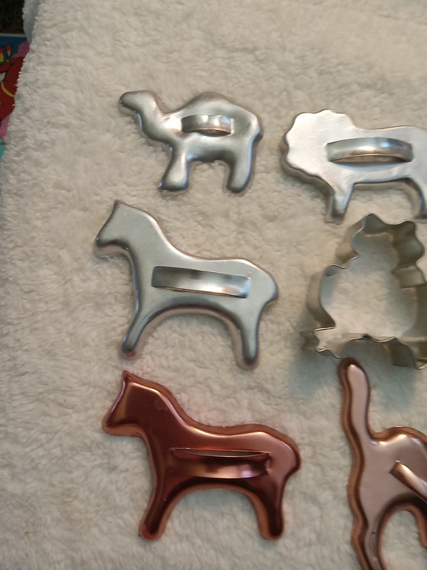 Metal Cookie Cutters Lot Of 11 Animal Shapes Dog Horse Camel Cat Lion Frog gallery