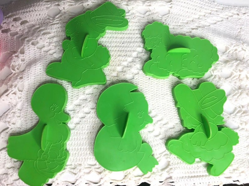 5 Vintage 1978 Wilton EASTER Cookie Cutters Green Plastic Duck Chick Rabbit Lamb gallery