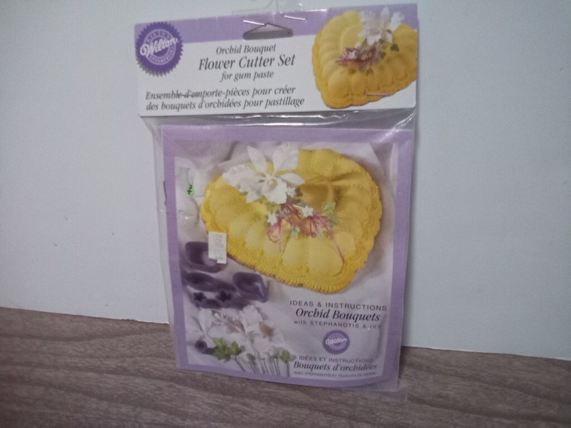 1998 New Wilton Orchid Bouquet Flower Cutter Set for Gum Paste 6 Cutters
