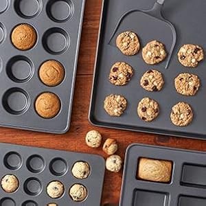 Standard Cupcake Liner Baking Cups, 300 Count, Polka Dots gallery