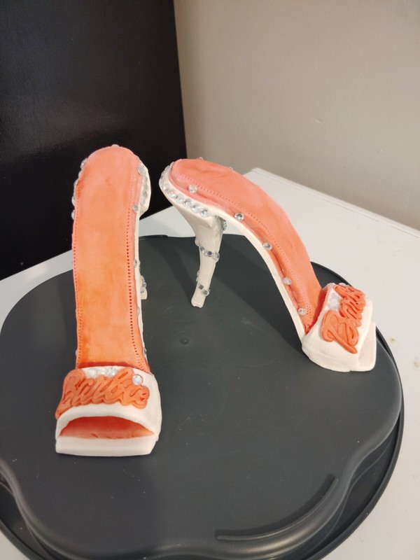 High heel shoe cake topper