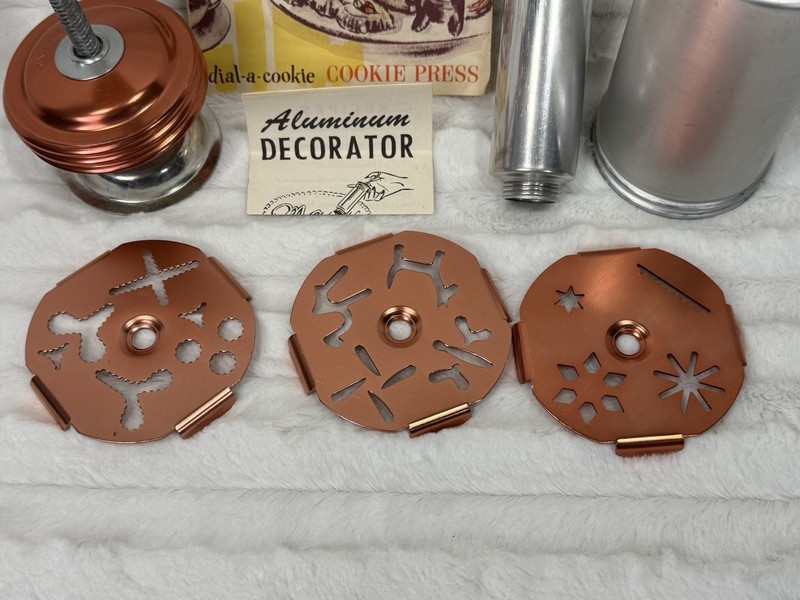 Mirro –Dial-A-Cookie Press With Booklet gallery