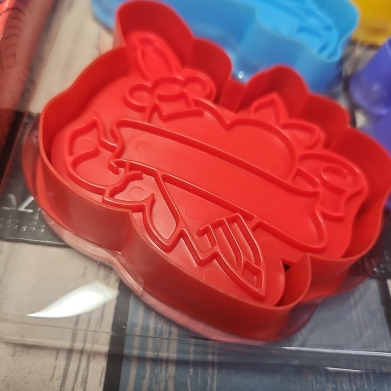 Fred & Friends Tough Tattoo Cookie Cutters Bird Anchor Heart Sword Rose Ed Hardy gallery