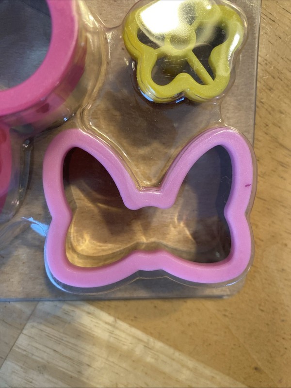Disney Eats Food Cutter Set- Minnie Mouse Bow and Flower Disney Store See Photos gallery
